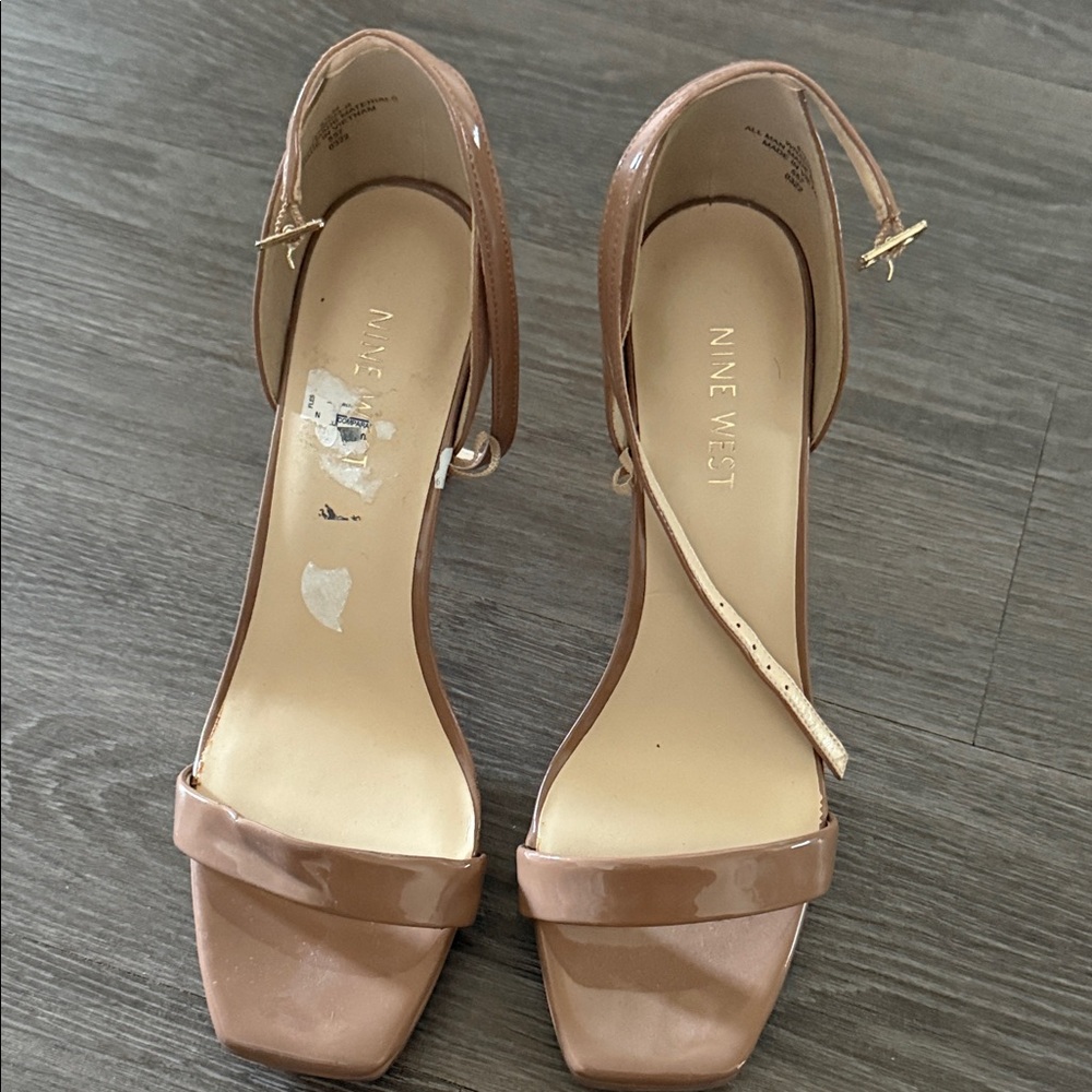 ✨⭐️🌟New⭐️✨🌟Nine West Patent Nude/Tan Block Heel Ankle Strap Sandals